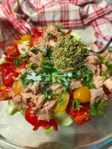 Insalata di Patate, Tonno, Pomodorini e Cipolle di Tropea: la ricetta Estiva fresca e saporita Insalata di Patate, Tonno, Pomodorini e Cipolle di Tropea: la ricetta Estiva fresca e saporita