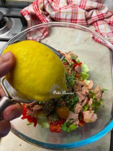 Insalata di Patate, Tonno, Pomodorini e Cipolle di Tropea: la ricetta Estiva fresca e saporita Insalata di Patate, Tonno, Pomodorini e Cipolle di Tropea: la ricetta Estiva fresca e saporita