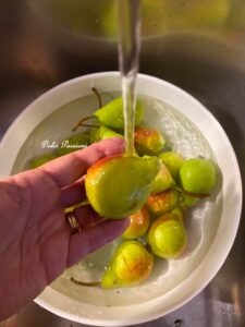 Succo di Frutta alla Pera fatto in casa: il sapore autentico della tradizione in ogni sorso Succo di Frutta alla Pera fatto in casa: il sapore autentico della tradizione in ogni sorso