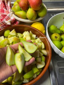 Succo di Frutta alla Pera fatto in casa: il sapore autentico della tradizione in ogni sorso Succo di Frutta alla Pera fatto in casa: il sapore autentico della tradizione in ogni sorso