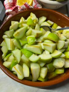 Succo di Frutta alla Pera fatto in casa: il sapore autentico della tradizione in ogni sorso Succo di Frutta alla Pera fatto in casa: il sapore autentico della tradizione in ogni sorso