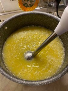 Succo di Frutta alla Pera fatto in casa: il sapore autentico della tradizione in ogni sorso Succo di Frutta alla Pera fatto in casa: il sapore autentico della tradizione in ogni sorso