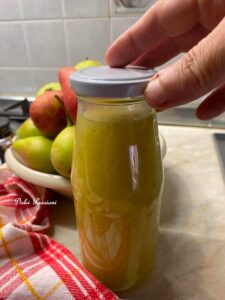 Succo di Frutta alla Pera fatto in casa: il sapore autentico della tradizione in ogni sorso Succo di Frutta alla Pera fatto in casa: il sapore autentico della tradizione in ogni sorso
