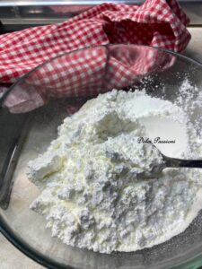 Plum-Cake con Fichi e Scaglie di Mandorle: il dolce soffice che racchiude tutto il sapore dell’Estate