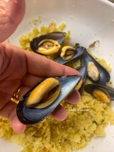 Cozze ripiene al forno alla Pugliese con passata di Pomodoro: la ricetta Originale di casa Palasciano-Bellino
