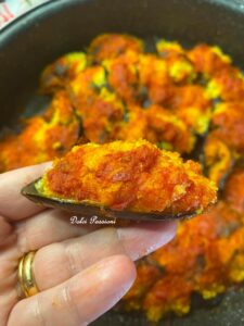 Cozze ripiene al forno alla Pugliese con passata di Pomodoro: la ricetta Originale di casa Palasciano-Bellino