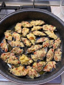 Cozze “Arraganate” con Pomodorini e Pecorino: la ricetta tradizionale di casa Palasciano-Bellino
