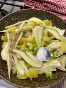 Caponata di Finocchi con Patate, Olive e Cipolle rosse: le ricette buone di una volta
