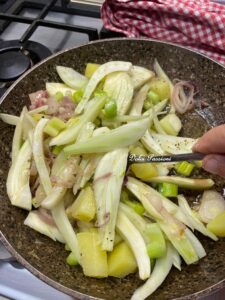 Caponata di Finocchi con Patate, Olive e Cipolle rosse: le ricette buone di una volta